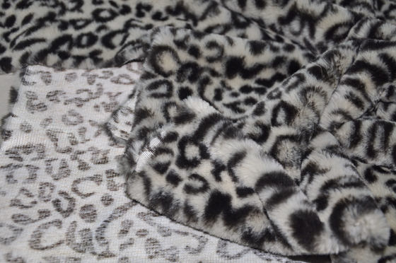 Tejido de poliester lujoso 100% del estampado leopardo para la moda única