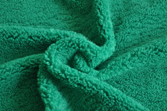 El material de materia textil de alta calidad verde, mostrando la mezcla perfecta de la deformación de la moda y de la durabilidad hizo punto la tela reciclada