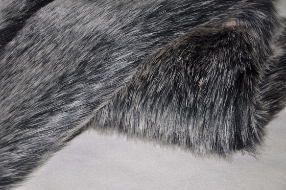 tela larga sólida gris de la piel del pelo, la combinación perfecta de elegancia y de estilo moderno